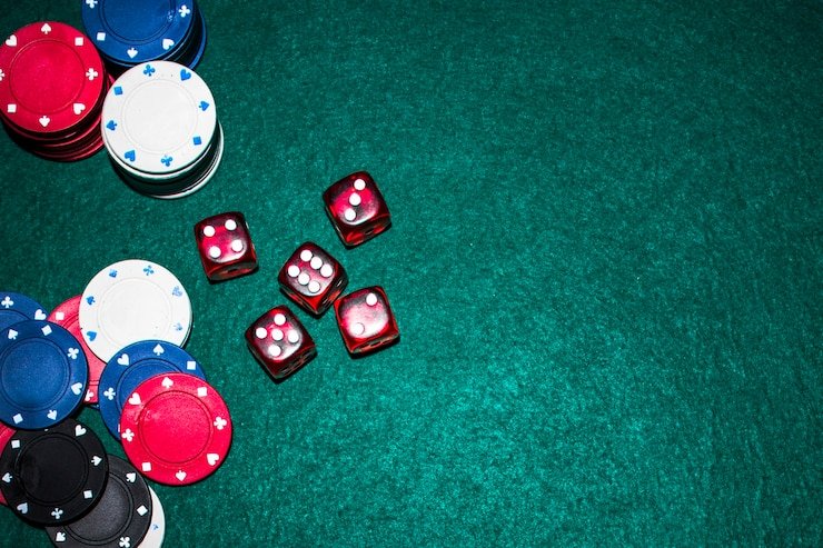 Studio Blackjack Live dengan Dealer Profesional Dealer Live Blackjack di studio mpo bonanza88 sedang menjalankan permainan dengan kartu